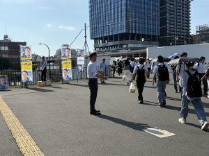 2025年7月22日（火）　中野駅デッキ上で朝の辻立ち